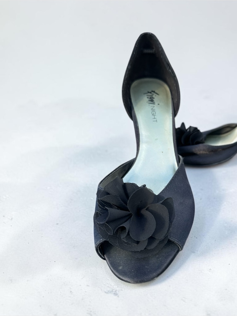 Black Floral Peep-Toe‎ Heels by